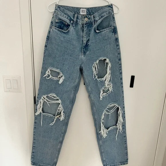 Distressed Jeans - Picture 2 of 5